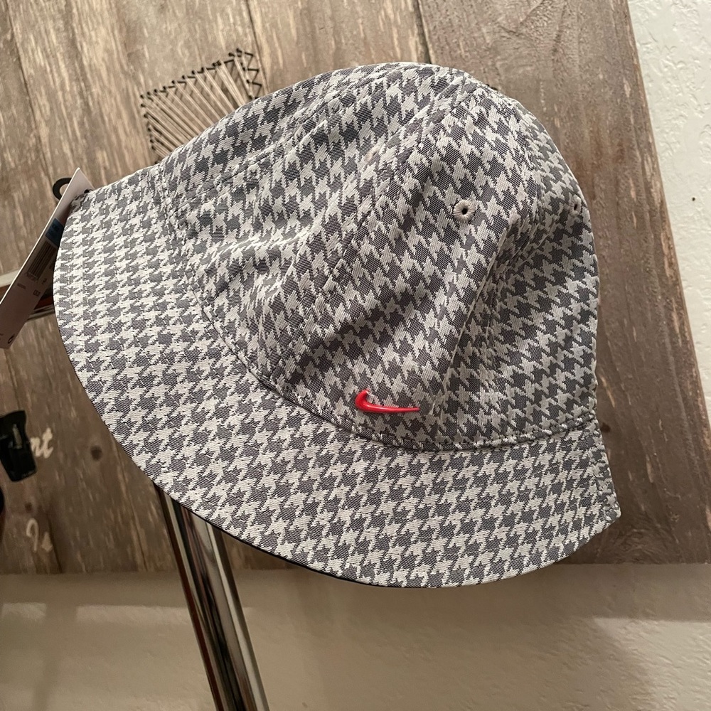 NWT nike bucket hat